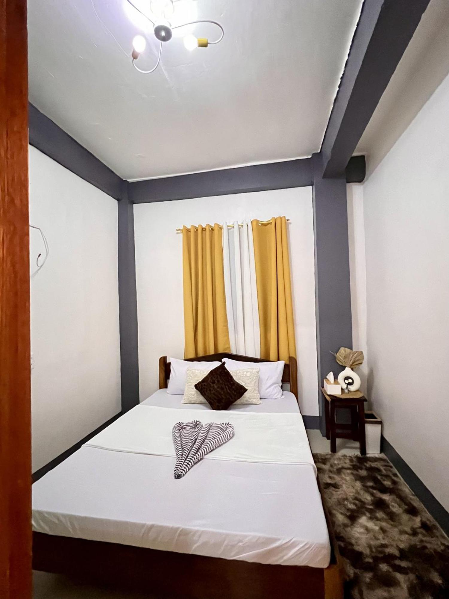 Eighty8 Tourist Inn Coron Exterior foto